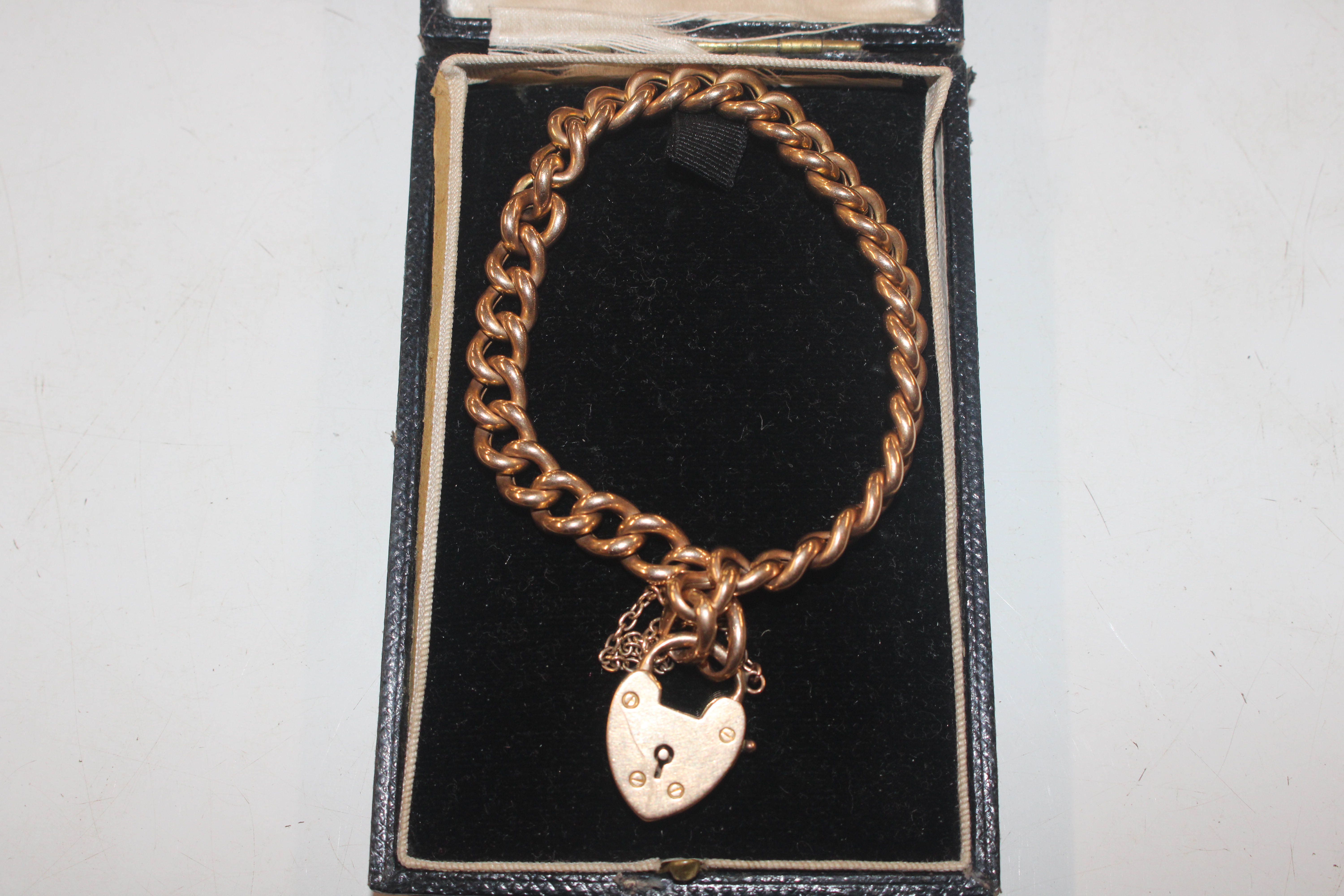 A gold bracelet with 15ct gold padlock clasp, appr