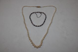 A graduated pearl necklace with 9ct gold clasp and