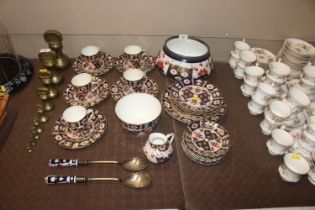 A quantity of late Victorian Imari pattern teaware