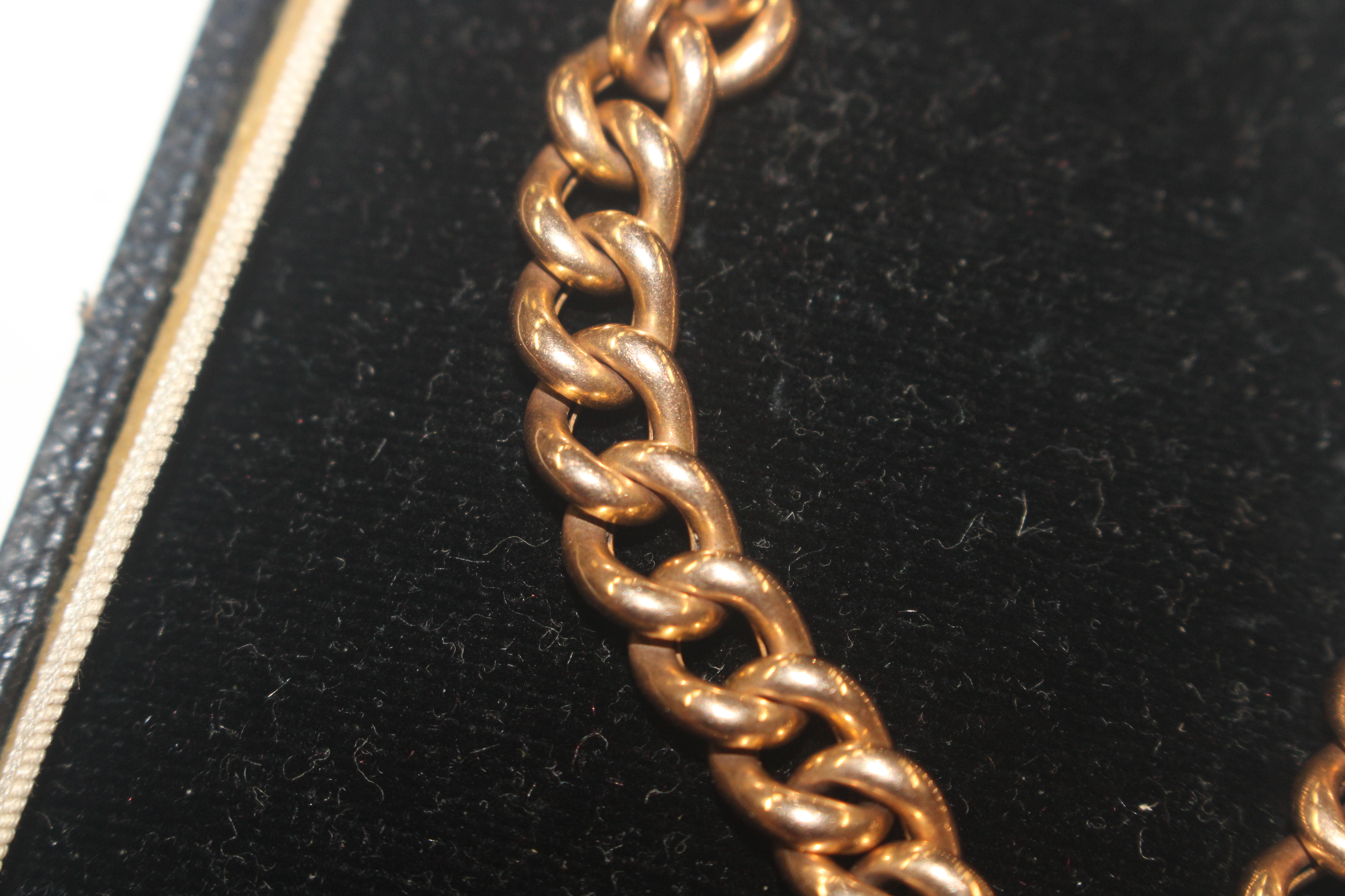 A gold bracelet with 15ct gold padlock clasp, appr - Bild 4 aus 5