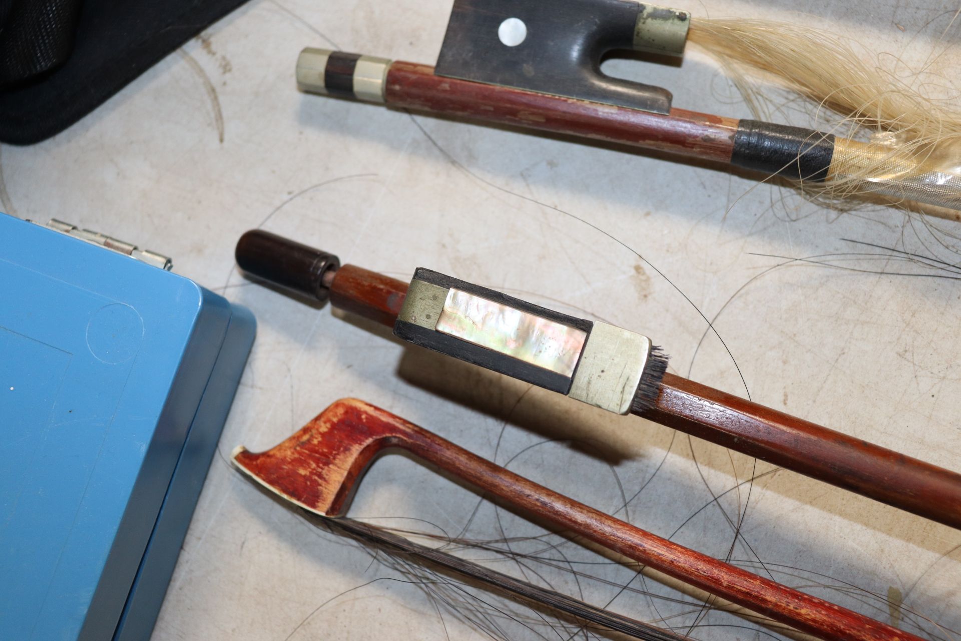 A Violin and collection of bows - Image 3 of 3