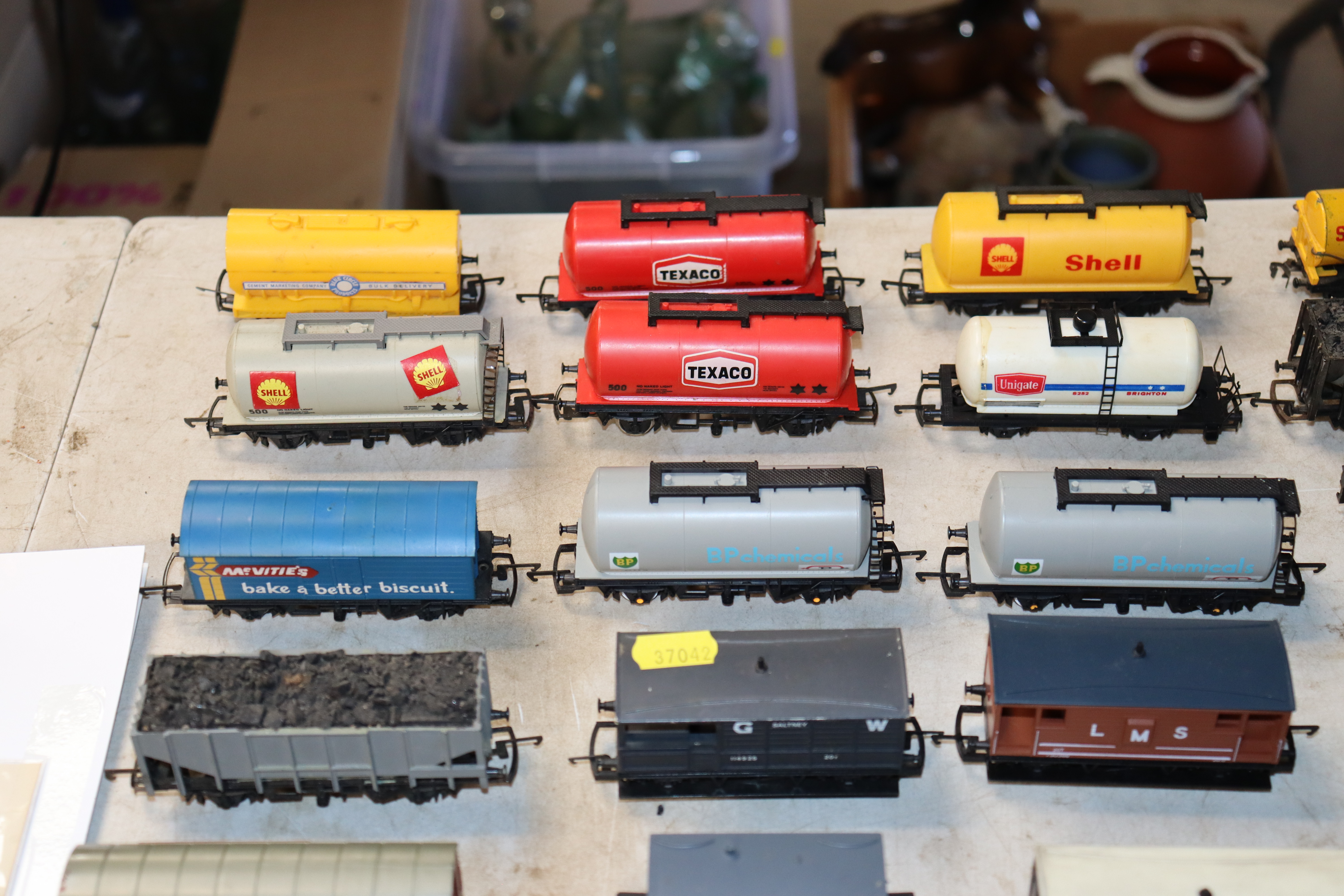 A quantity of Tri-ang, Lima and Hornby model railw - Image 2 of 6