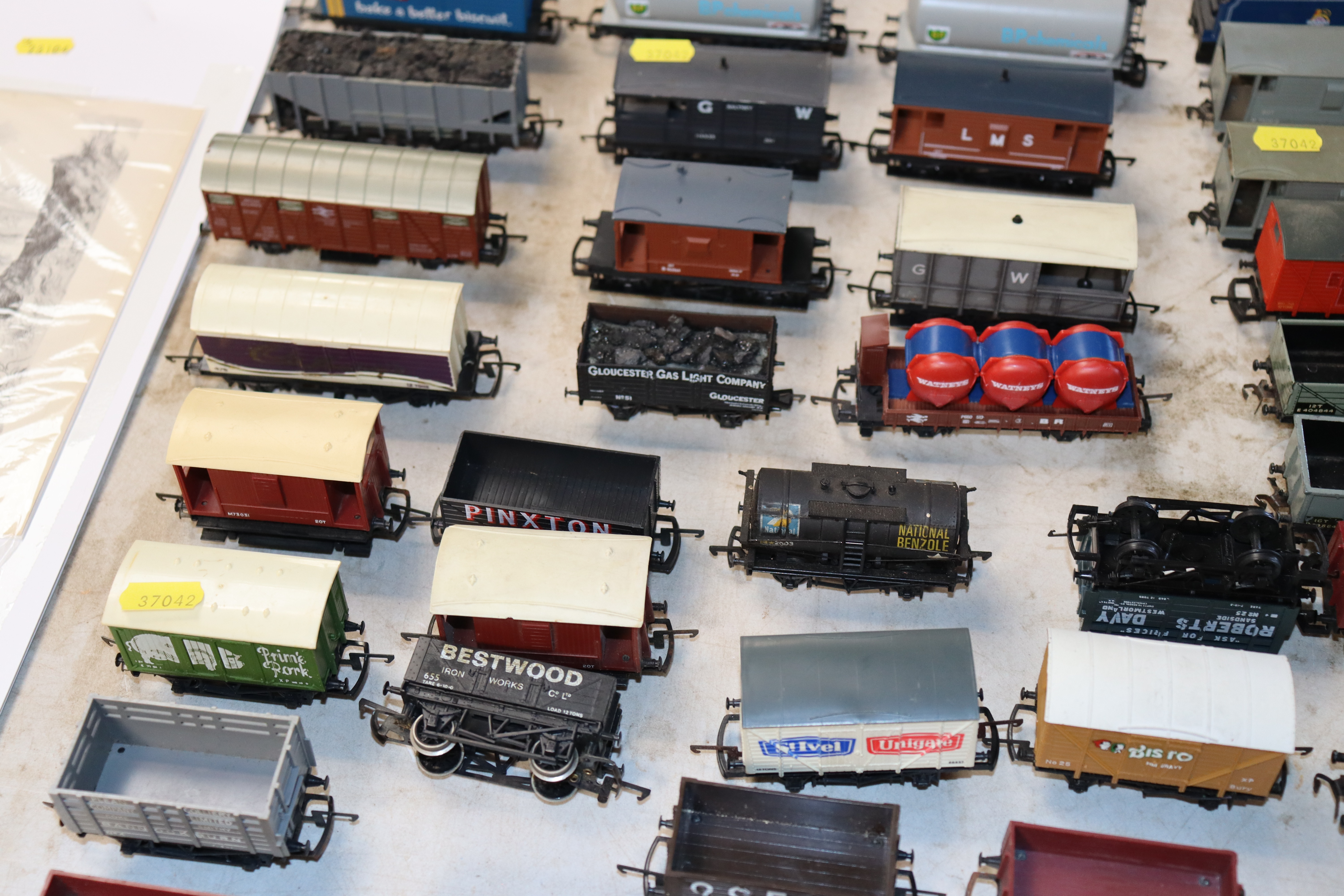 A quantity of Tri-ang, Lima and Hornby model railw - Image 5 of 6