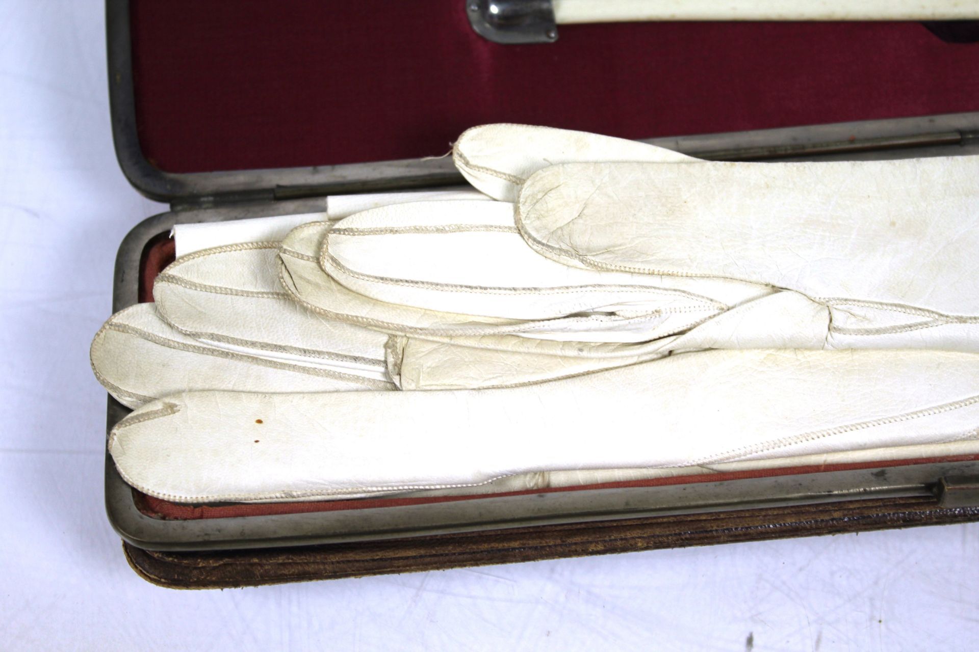 A Victorian glove box containing two pairs of kid - Image 3 of 6