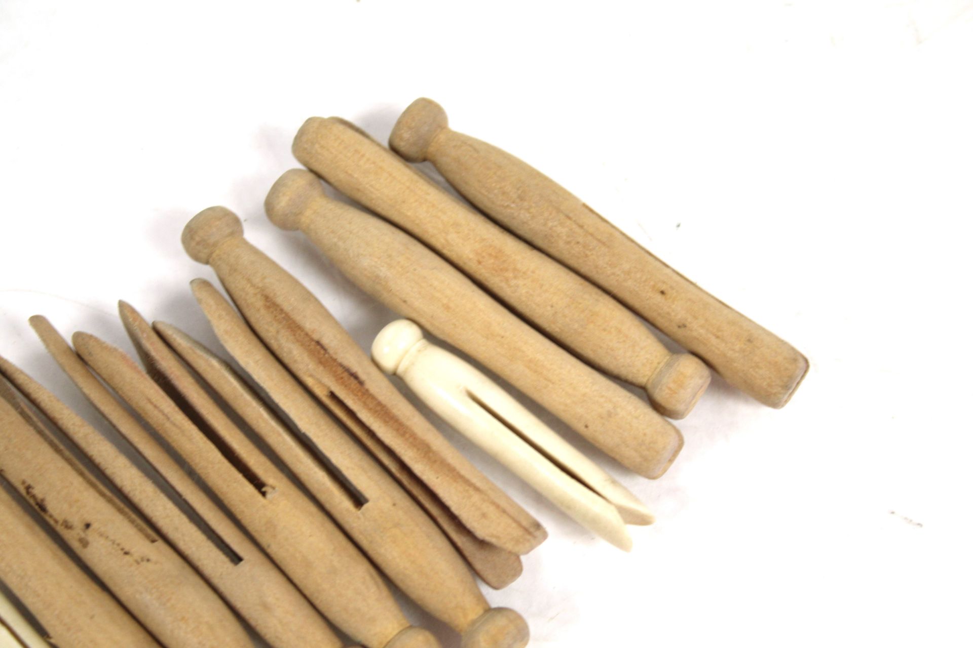A collection of vintage wood and bone lace pegs - Image 2 of 3
