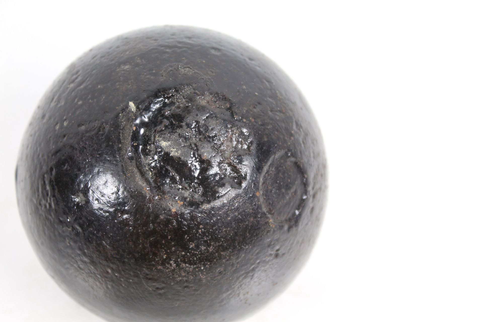 A cast iron cannon ball - Image 4 of 4