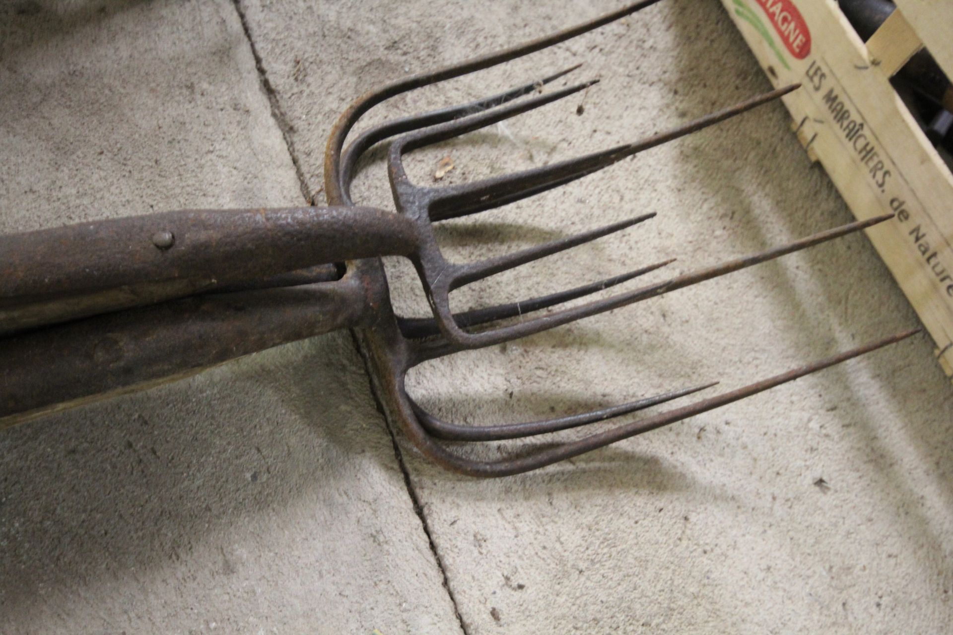 Three early various size mucking out forks with D shaped handles and wooden grips - Image 2 of 4