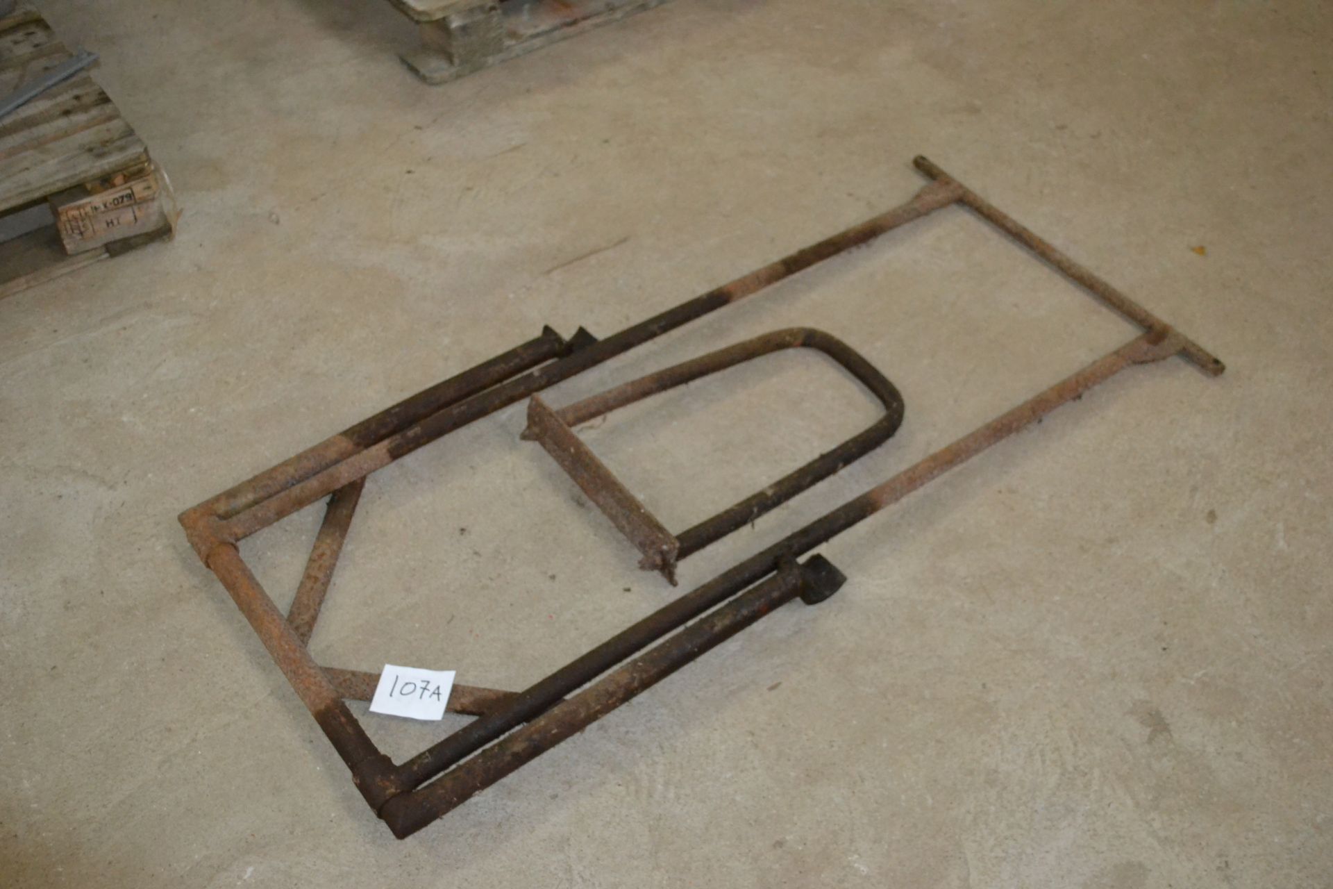 Ferguson front and rear Jack for Vineyard/ Narrow tractor. Model A-TE-70. Serial number 5690. - Image 2 of 6
