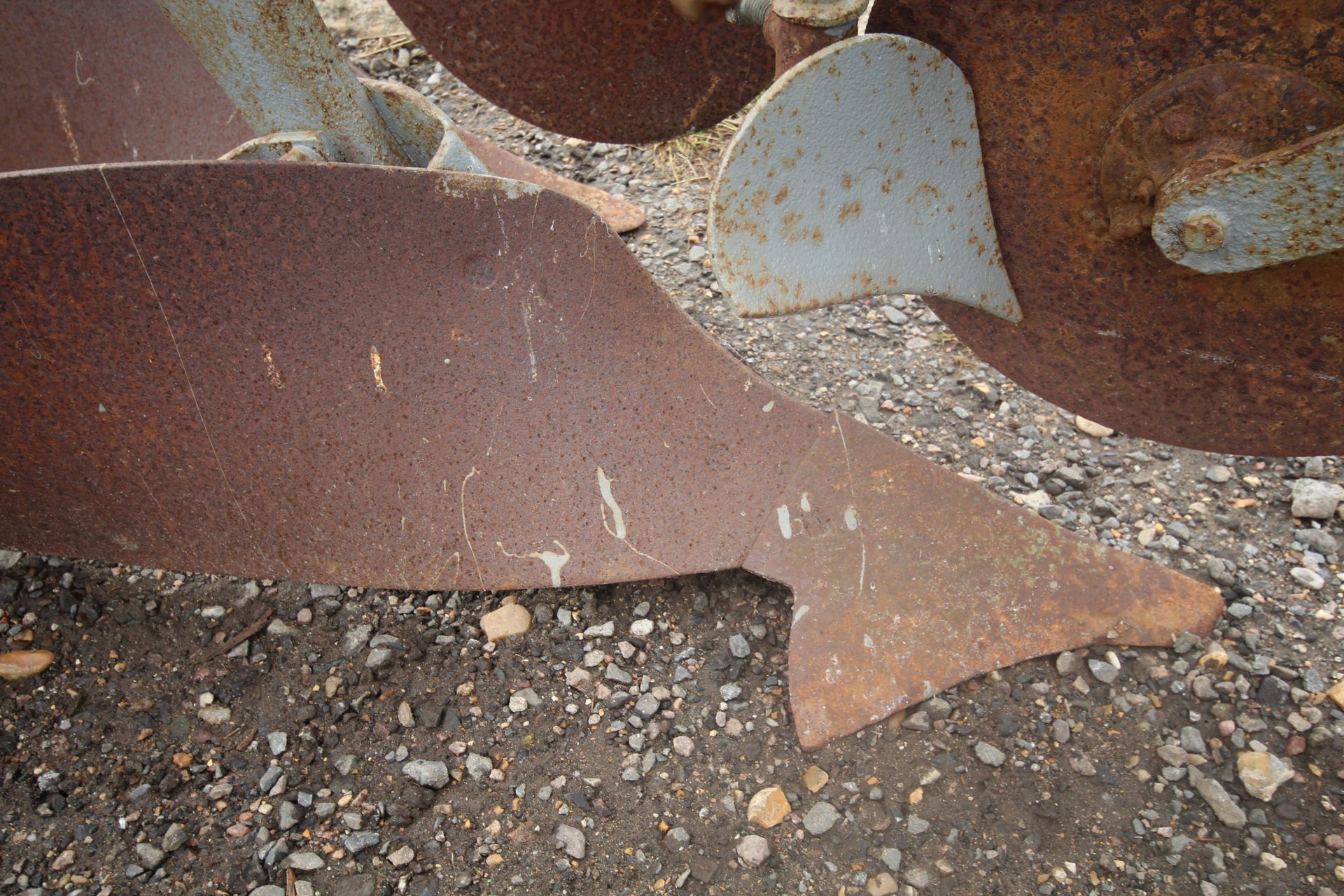 Ferguson 2 furrow plough. With discs and skimmers. No badge. - Image 11 of 20