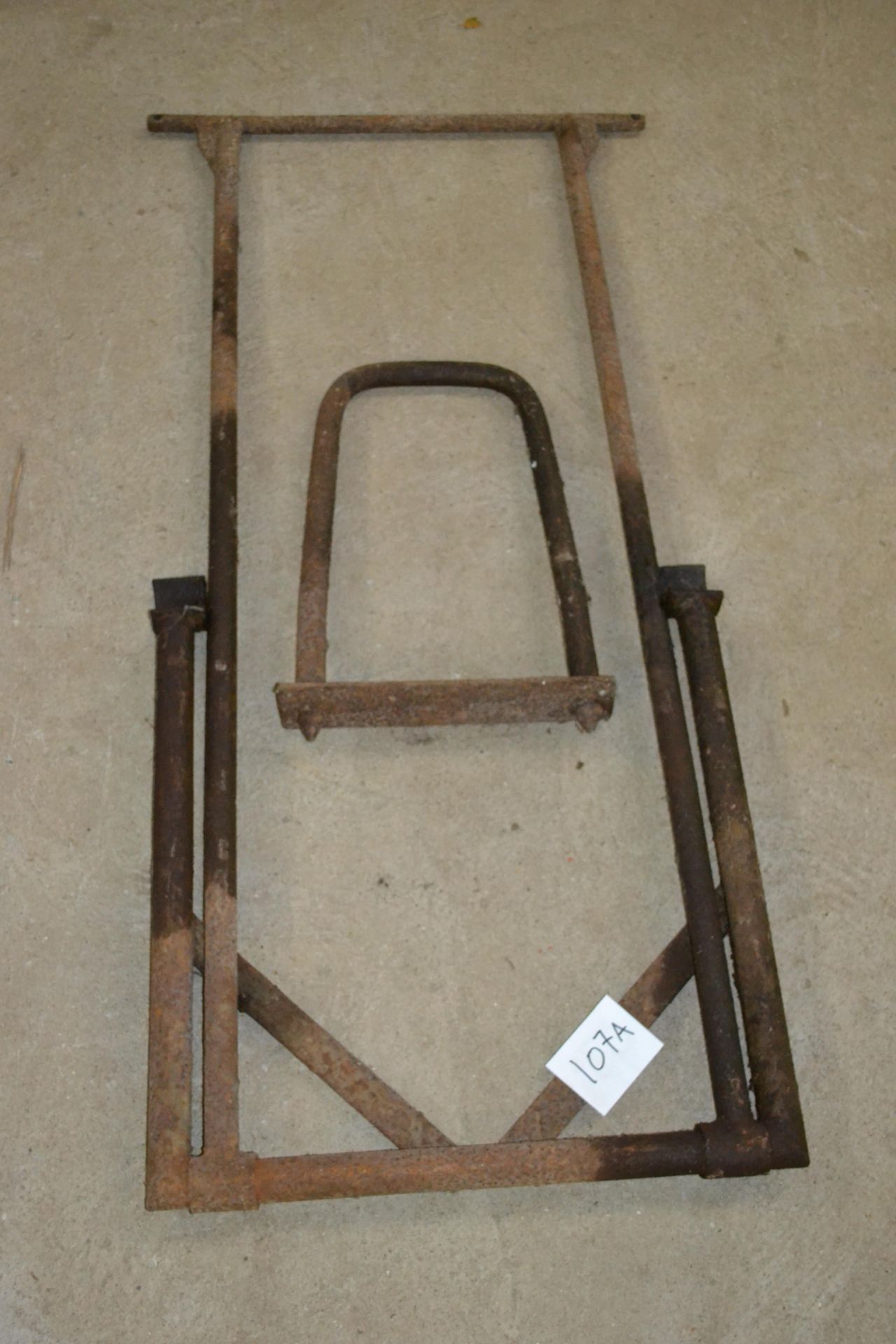 Ferguson front and rear Jack for Vineyard/ Narrow tractor. Model A-TE-70. Serial number 5690. - Image 3 of 6