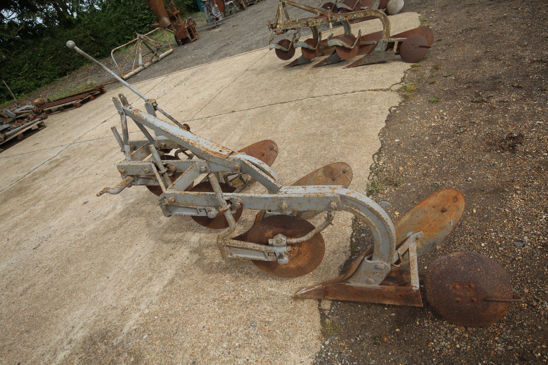 Massey Ferguson 3 furrow semi-digger plough. With discs and skimmers. Model 793. Serial number - Image 3 of 25