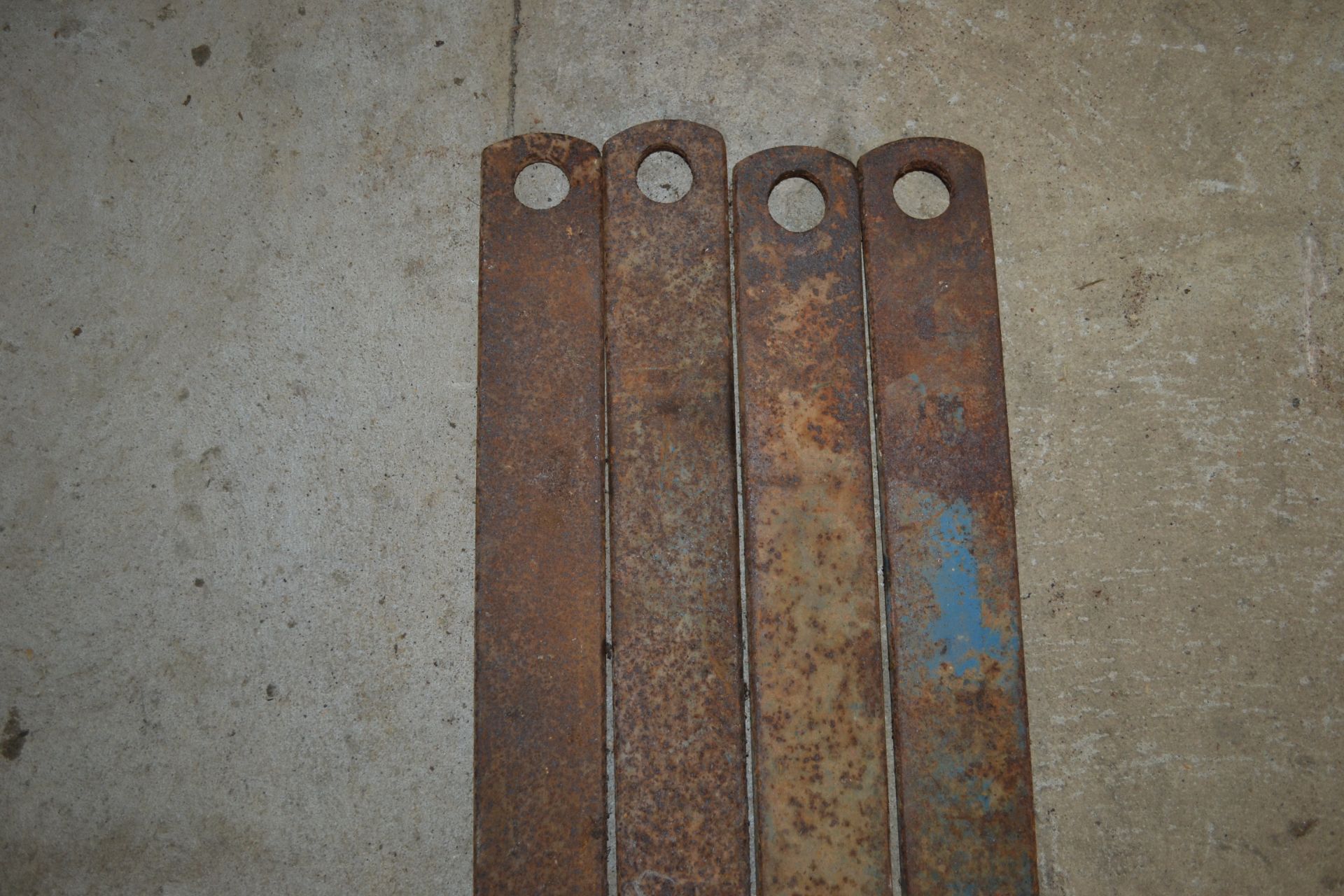 4x Ford stay bars. - Image 2 of 3