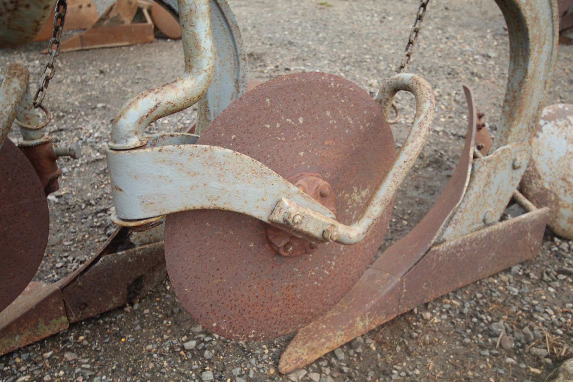 Ferguson 2 furrow plough. With discs and skimmers. No badge. - Image 19 of 20