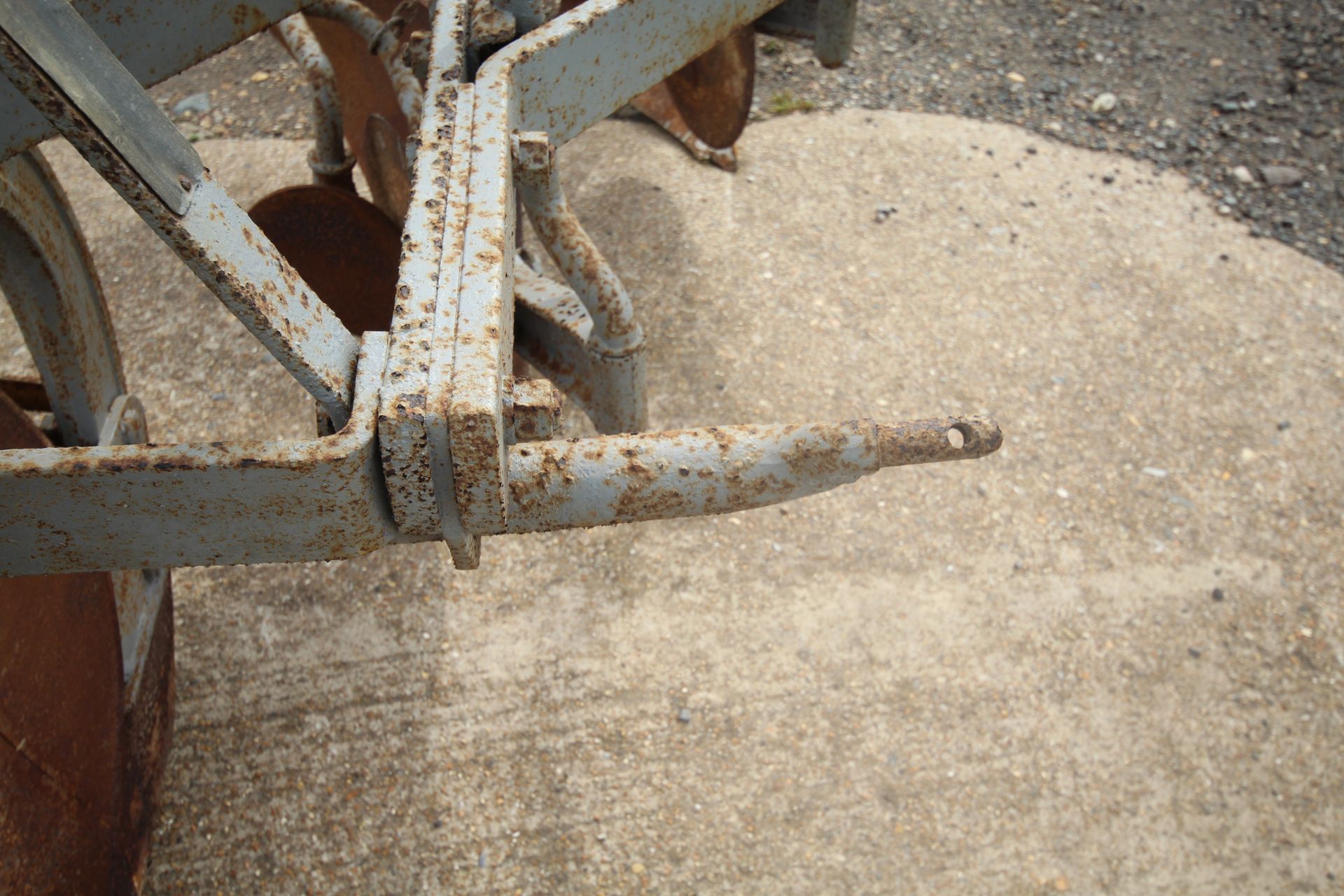 Massey Ferguson 3 furrow semi-digger plough. With discs and skimmers. Model 793. Serial number - Image 9 of 25