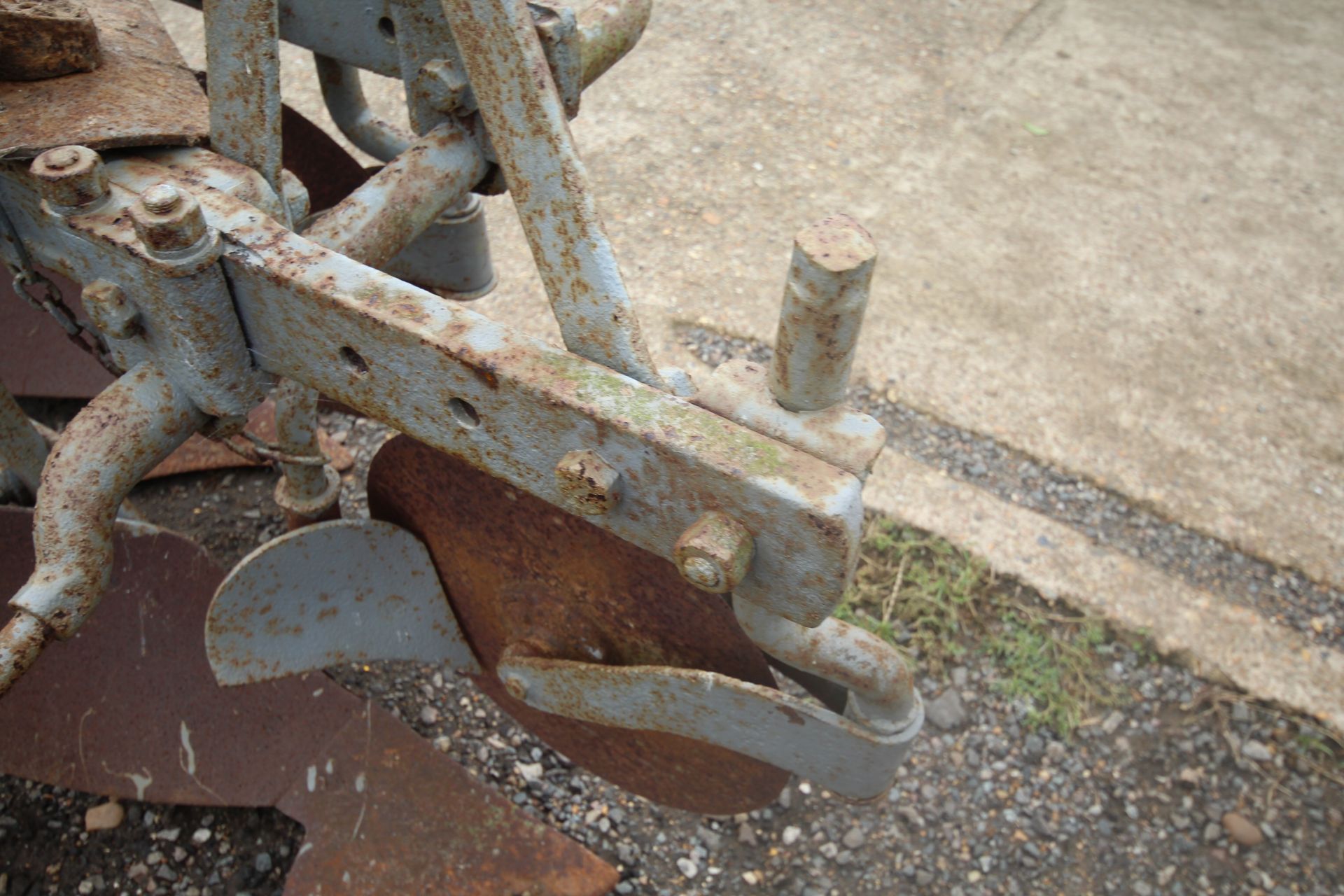 Ferguson 2 furrow plough. With discs and skimmers. No badge. - Image 6 of 20