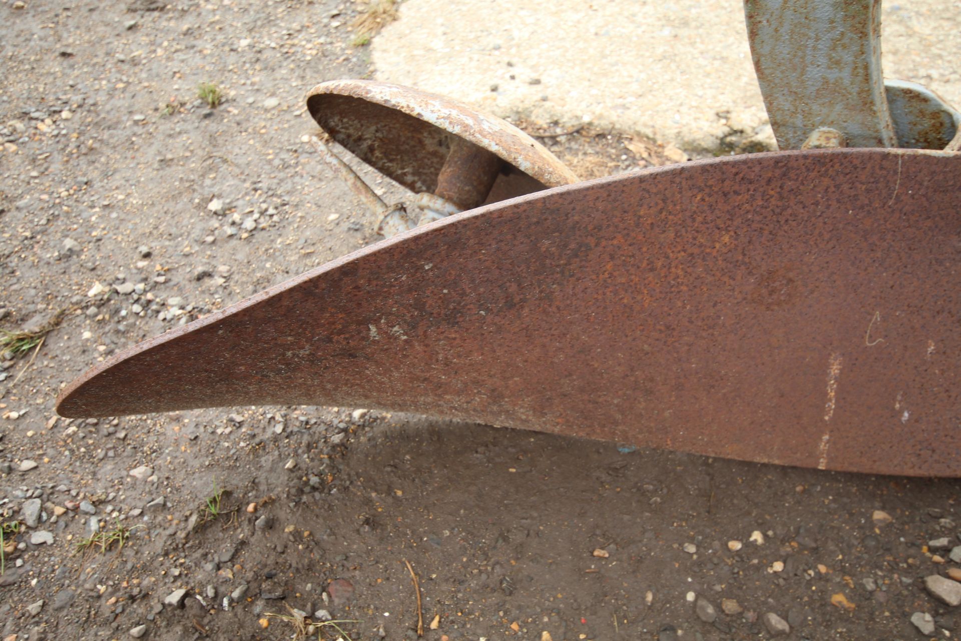 Ferguson 2 furrow plough. With discs and skimmers. No badge. - Image 15 of 20