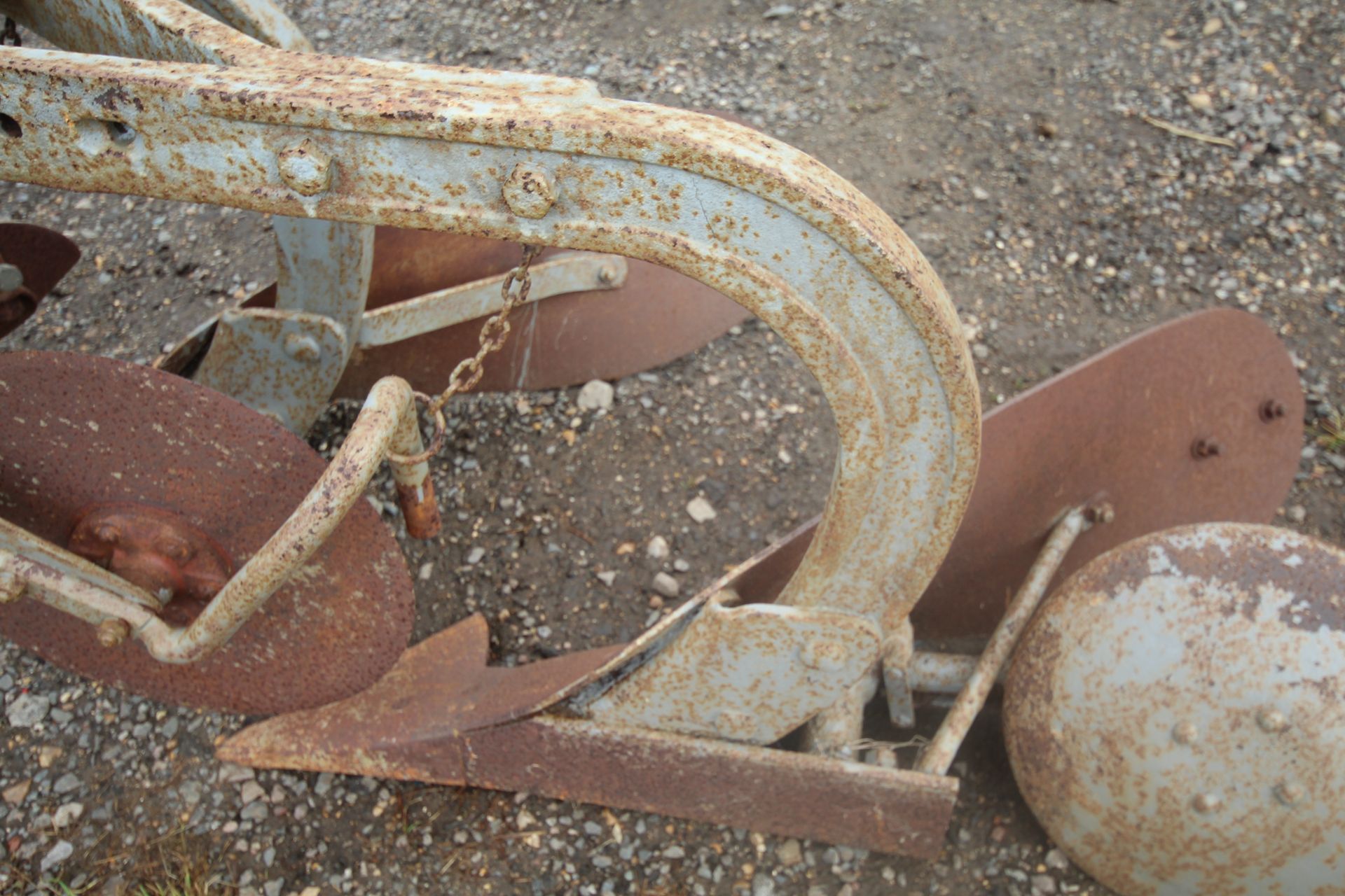 Ferguson 2 furrow plough. With discs and skimmers. No badge. - Image 17 of 20