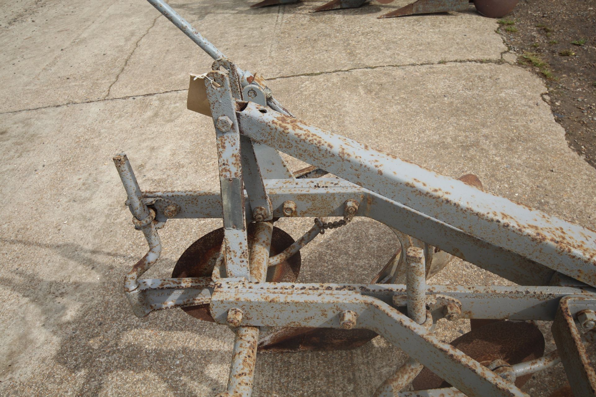 Massey Ferguson 3 furrow semi-digger plough. With discs and skimmers. Model 793. Serial number - Image 21 of 25