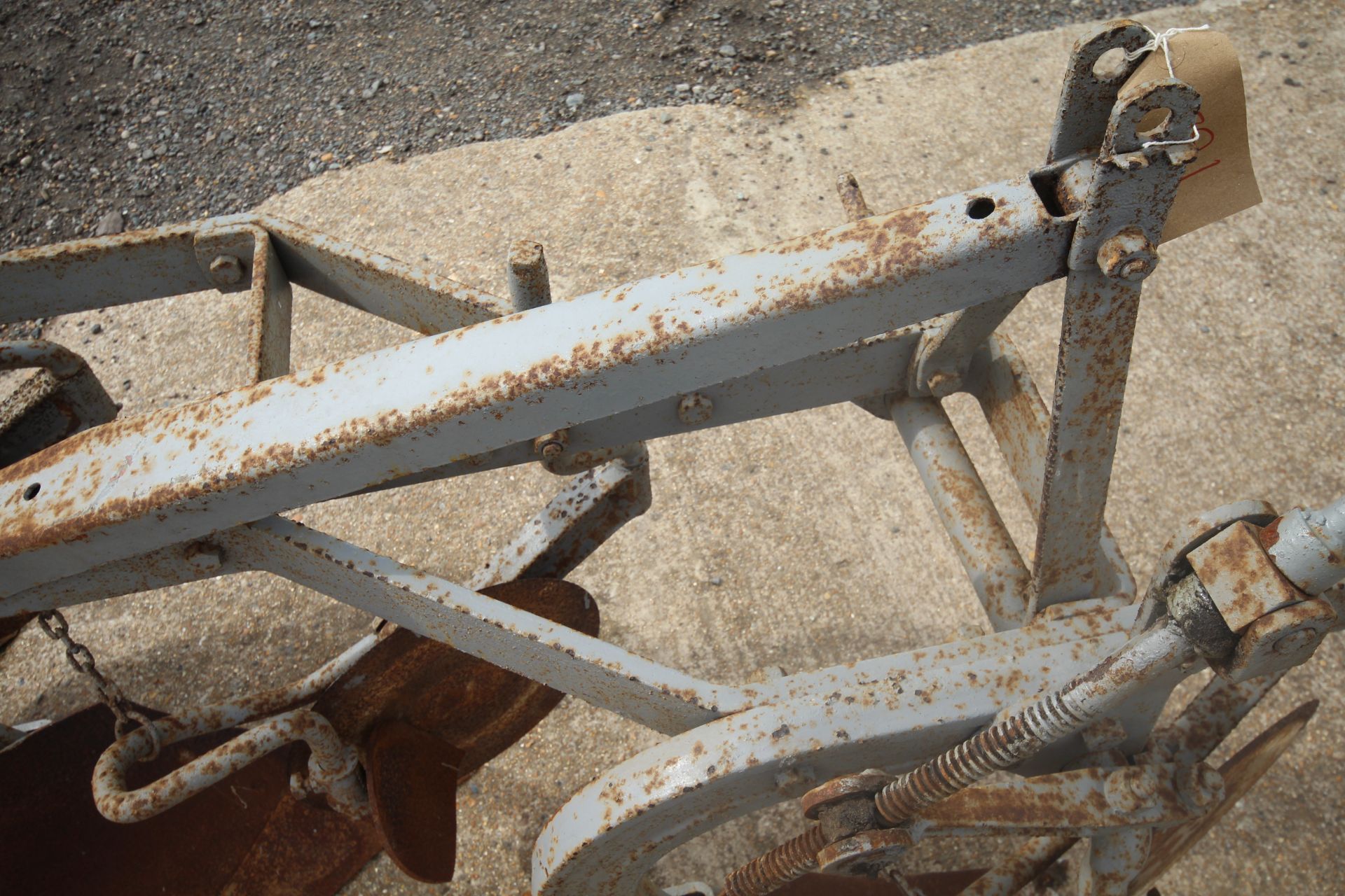 Massey Ferguson 3 furrow semi-digger plough. With discs and skimmers. Model 793. Serial number - Image 10 of 25
