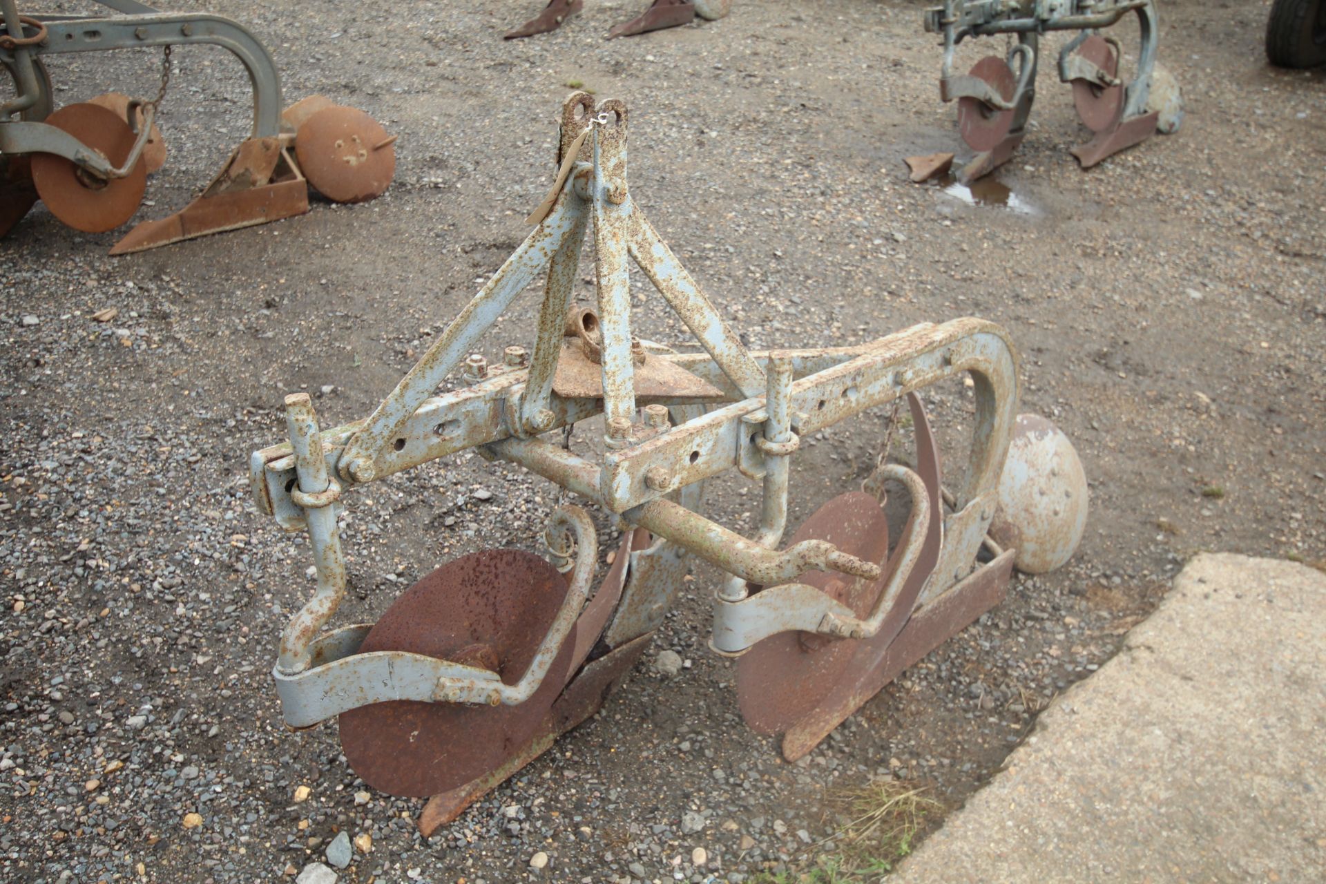 Ferguson 2 furrow plough. With discs and skimmers. No badge. - Image 2 of 20