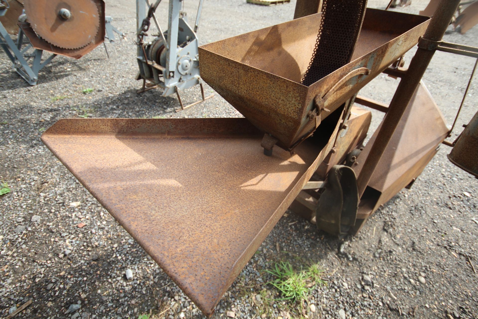 Ferguson Portable Hammer Mill. Model Number H-LE-A20. Serial Number HFM605. With various screens. - Image 17 of 18