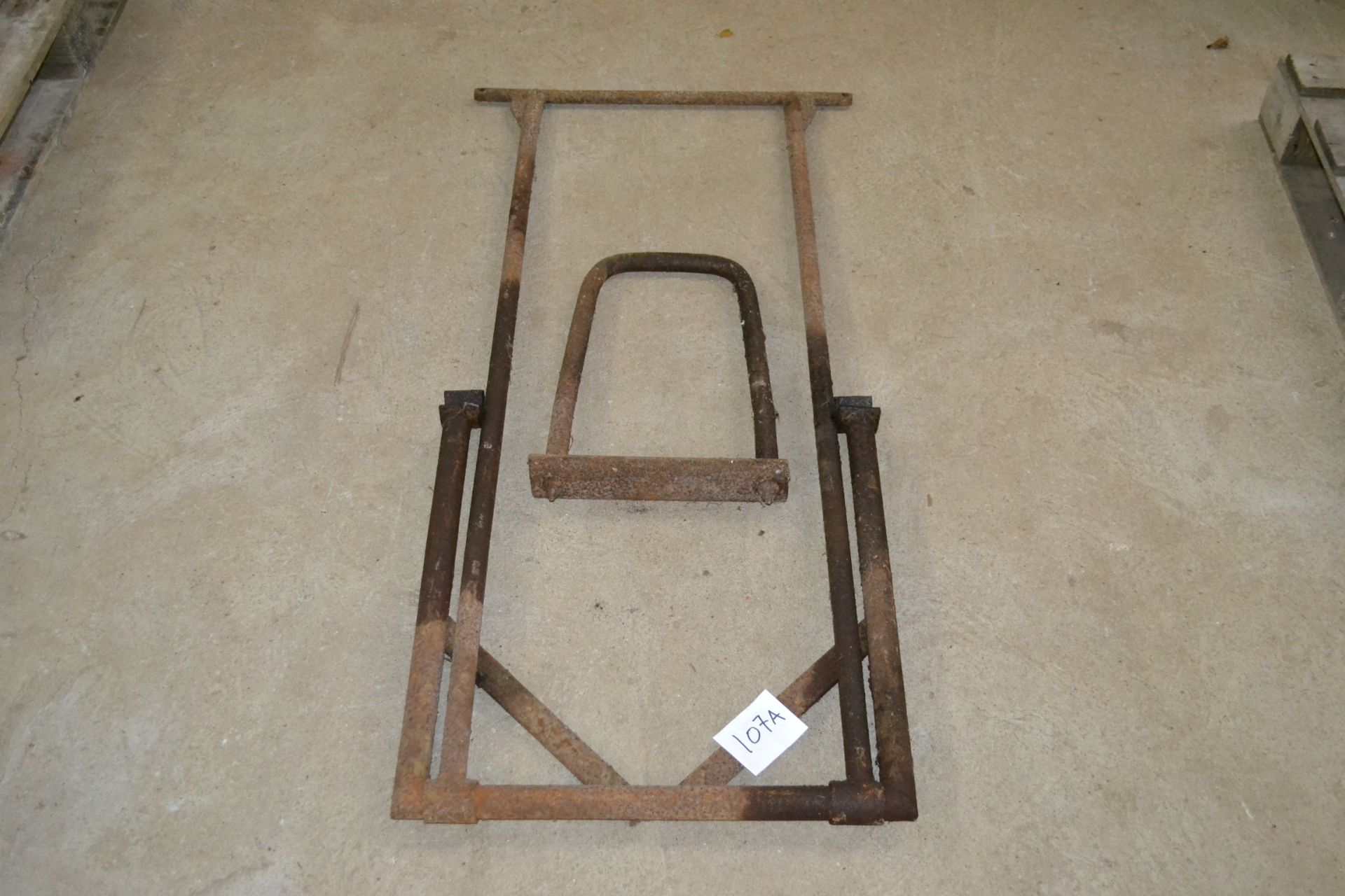 Ferguson front and rear Jack for Vineyard/ Narrow tractor. Model A-TE-70. Serial number 5690.