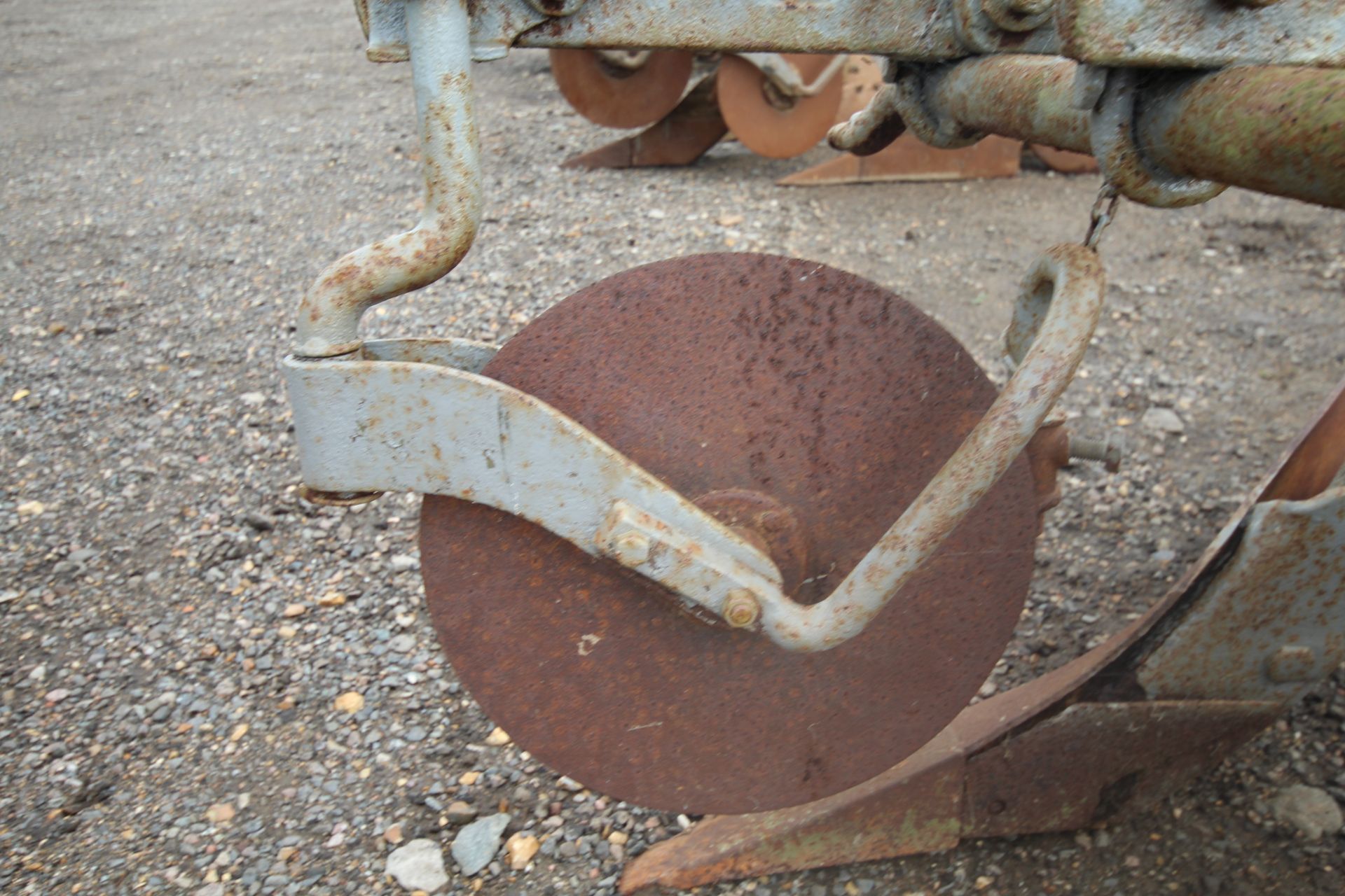 Ferguson 2 furrow plough. With discs and skimmers. No badge. - Image 20 of 20