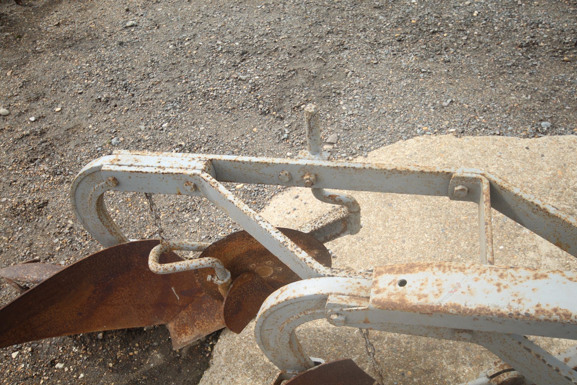 Massey Ferguson 3 furrow semi-digger plough. With discs and skimmers. Model 793. Serial number - Image 11 of 25