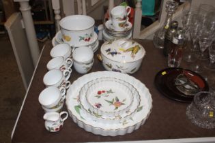 A collection of Royal Worcester "Evesham" dinner a