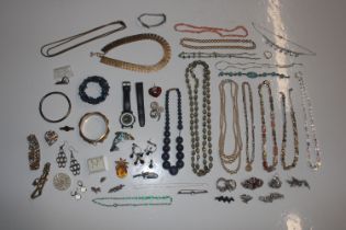 A bag of assorted costume jewellery to include 925