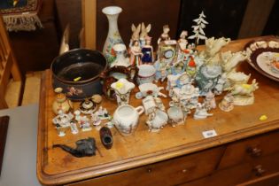 A quantity of various decorative china to include