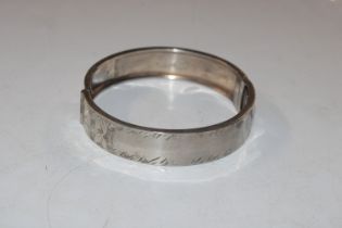 Robert James Dick, Birmingham silver snap bangle