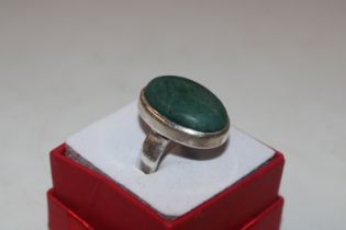 A large Sterling silver and malachite set ring, ri