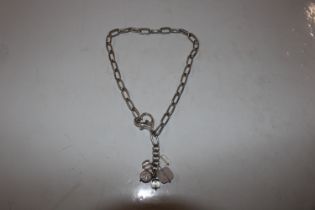 A Sterling silver oblong chain link front fastenin