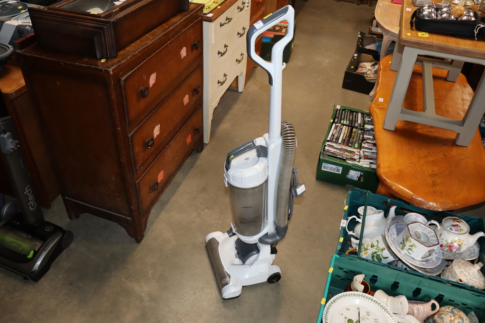 An upright vacuum cleaner