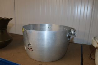 An aluminium preserve pan with swing handle