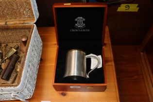 A boxed Crown & Rose pewter tankard