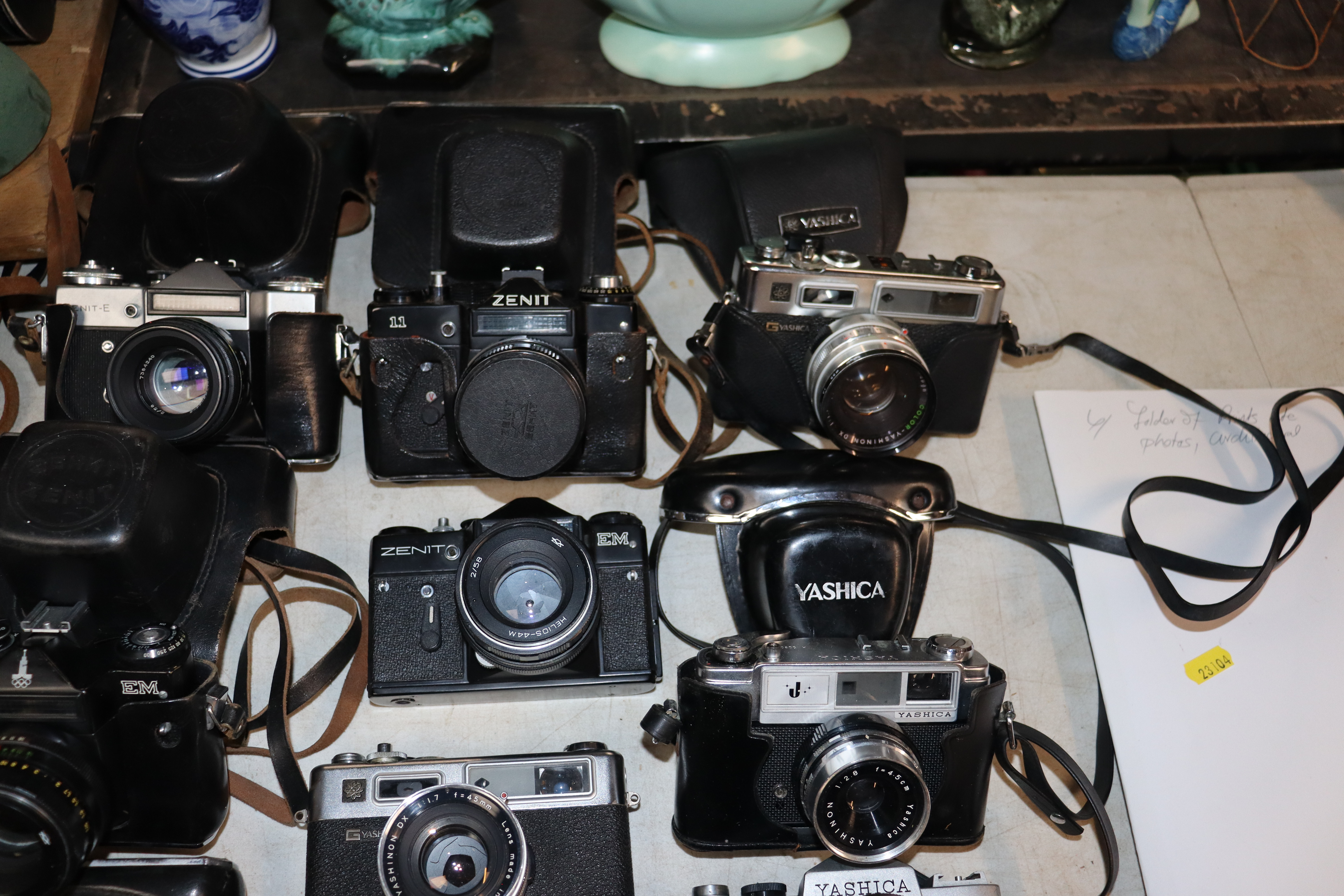A collection of various vintage cameras including - Image 3 of 5