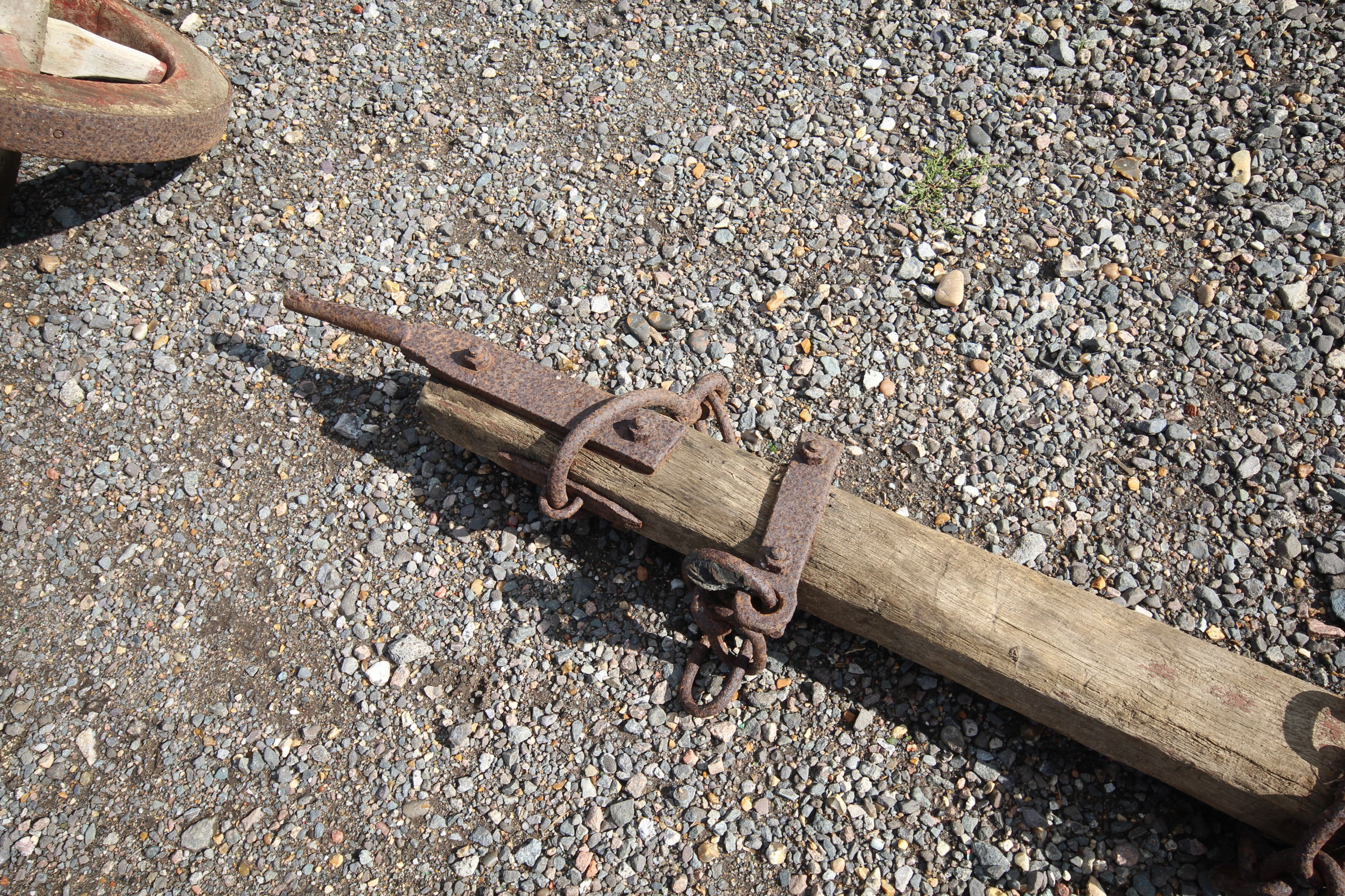 An old wooden horse drawn harrow frame - Image 5 of 5