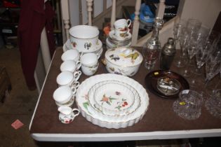 A collection of Royal Worcester "Evesham" dinner a