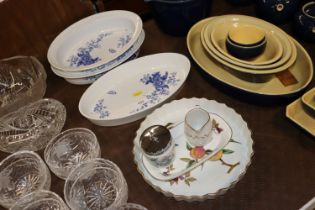 A small quantity of Royal Worcester