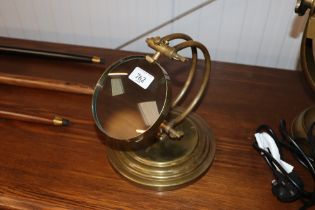 A table magnifying glass (31)