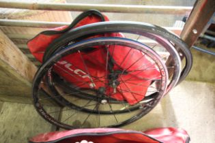 Two bicycle wheels, carbon fibre bonded, spoke len