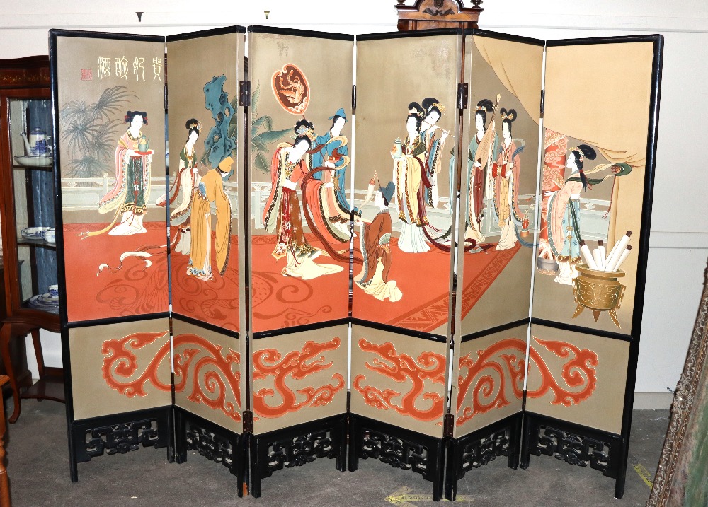A large and impressive late 20th Century painted Chinese six fold screen, each panel measuring - Bild 2 aus 2