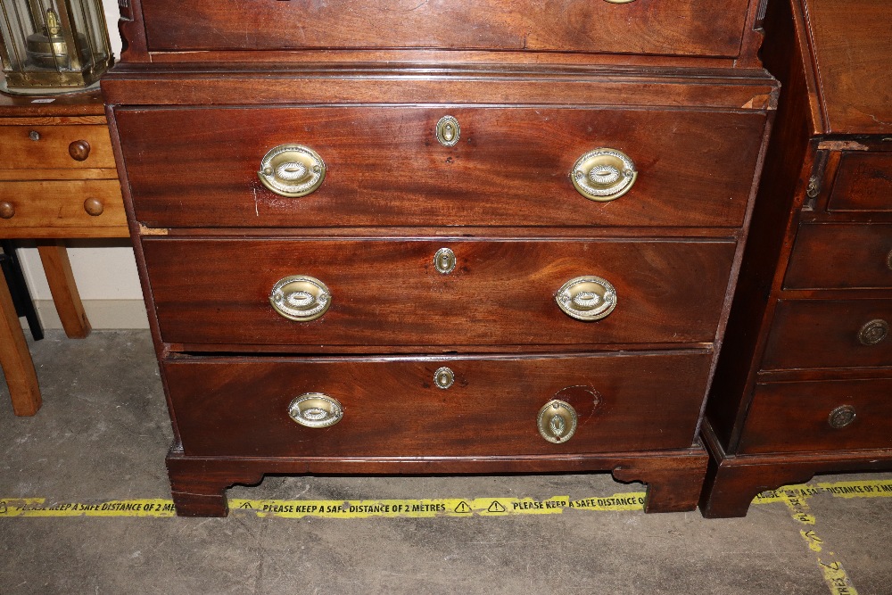 A Georgian mahogany tall boy chest, the upper section fitted three short and three long drawers - Bild 14 aus 21