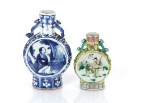 A Chinese blue and white moon flask with figural decoration and four character mark to base, 16cm