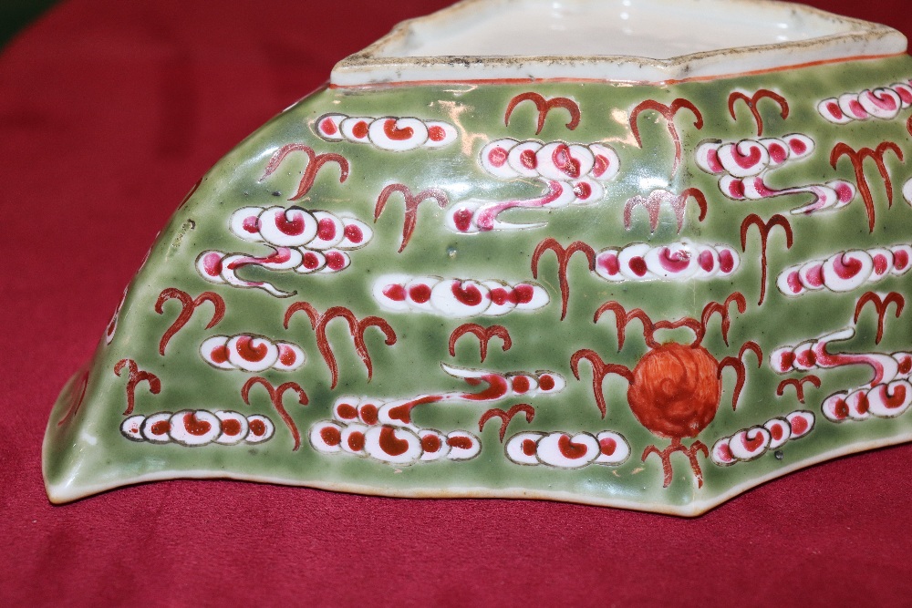 An unusual 19th Century Chinese porcelain bat shaped bowl, painted with five clawed dragons, flaming - Image 8 of 16
