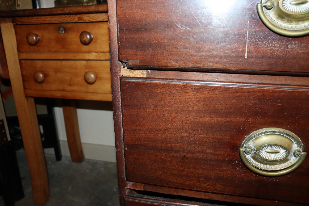 A Georgian mahogany tall boy chest, the upper section fitted three short and three long drawers - Bild 19 aus 21