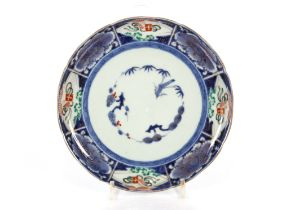 Six Chinese Imari pattern plates with scallop borders, six character marks to the base