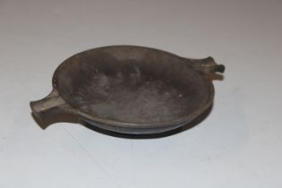 A silver ash tray, approx. 62gms